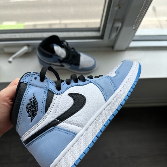NIKE | Air Jordan 1 Retro High OG “University Blue” - Picture 6 of 12